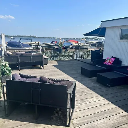 Woonboot De Dobber Loosdrechtse Plassen 6-8 Personen