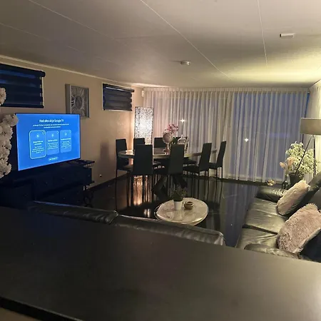 Woonboot De Dobber Loosdrechtse Plassen 6-8 Personen * Loosdrecht