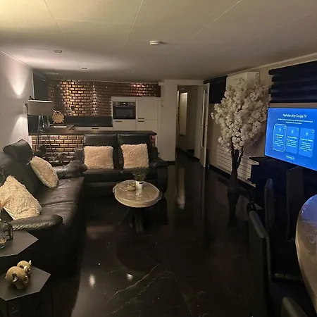 Botel Woonboot De Dobber Loosdrechtse Plassen 6-8 Personen *